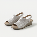 Hazel – Schimmernde Eleganz in metallic Platin
