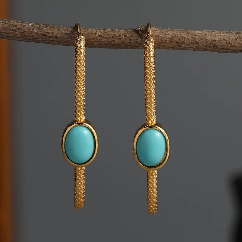 Elegante Ohrringe mit goldenem Türkisstein
