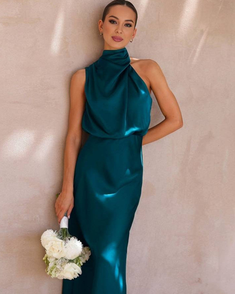 Lena Langes Abendkleid Neckholder Satin