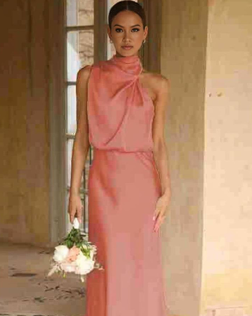Lena Langes Abendkleid Neckholder Satin