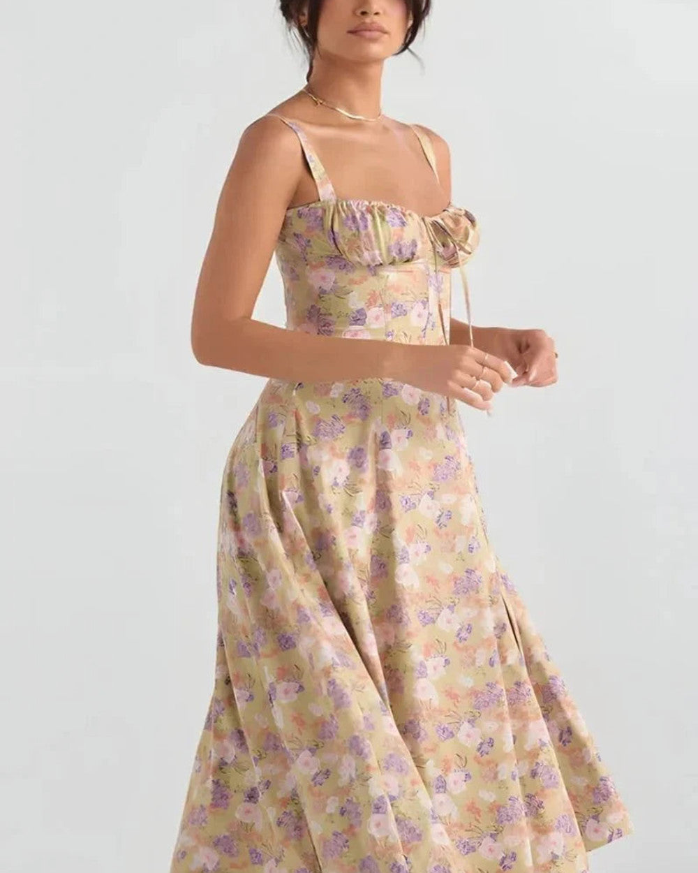 Linsay Elegantes Schnürkleid mit Schlitz