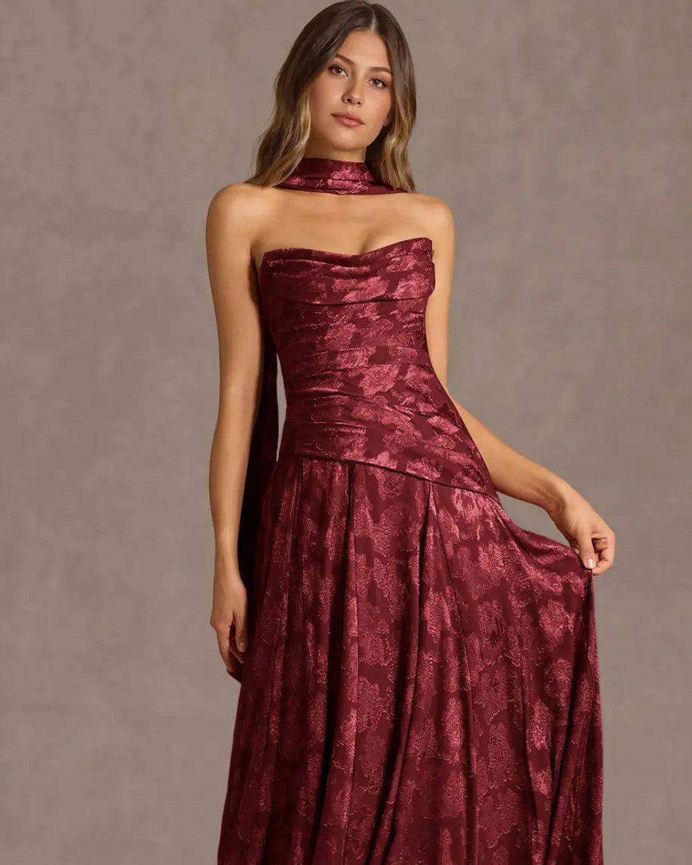 Gabriela Weinrotes Maxikleid Lang