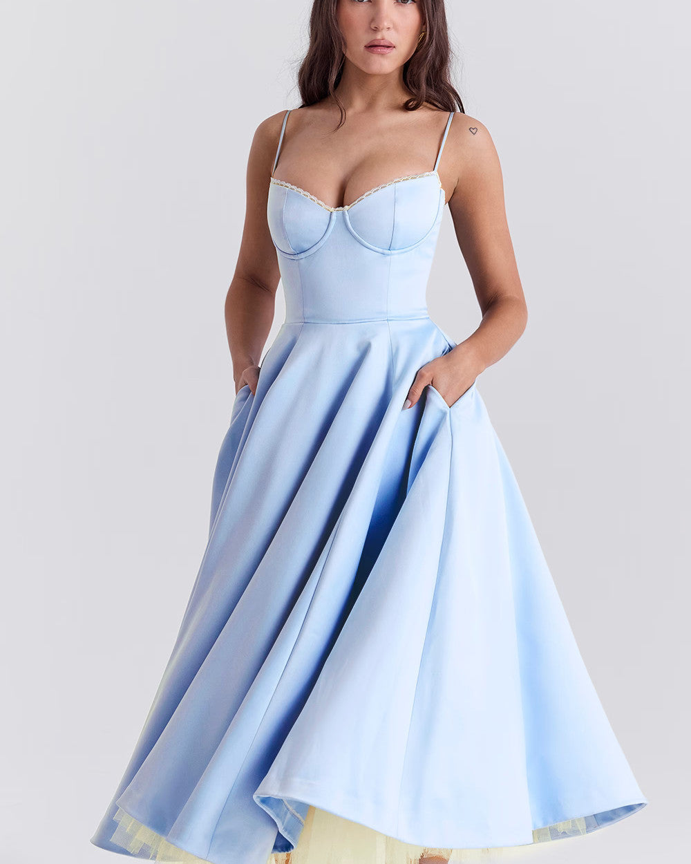 Sophia Elegantes Schlankmachendes Kleid