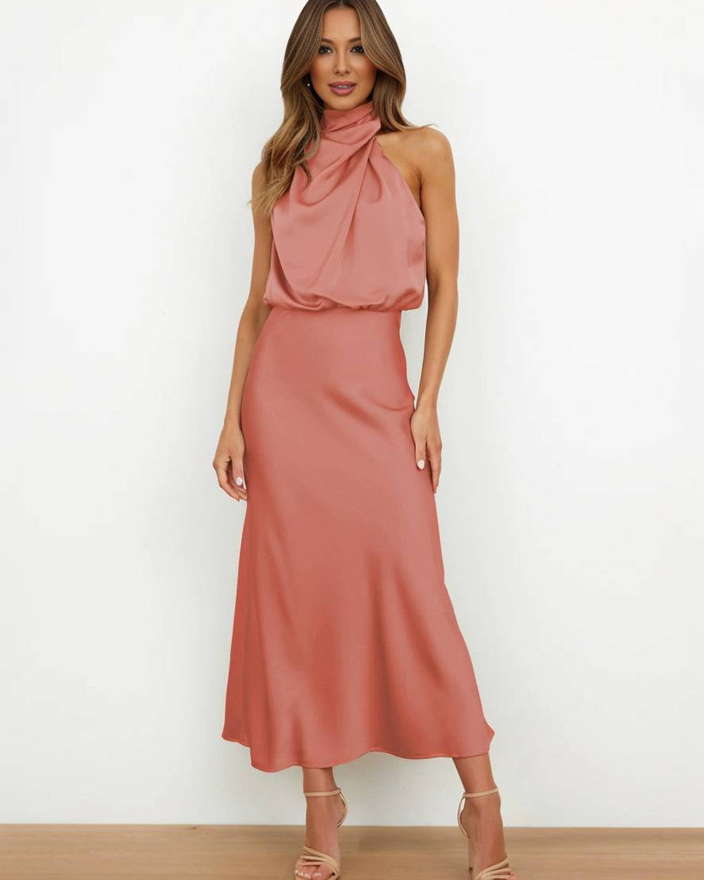 Lena Langes Abendkleid Neckholder Satin