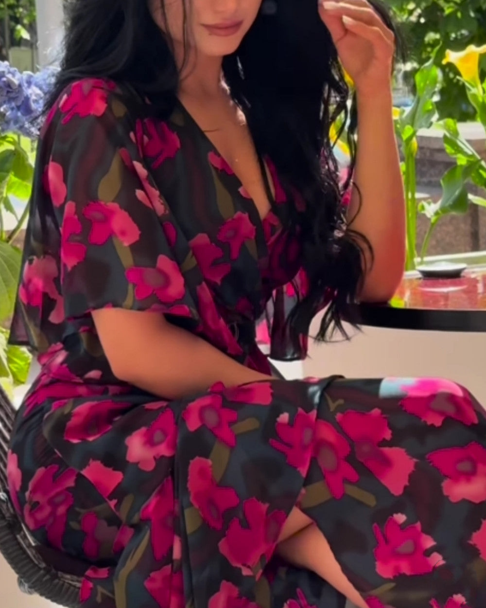 Lena Trompetenärmel Kleid mit V-Ausschnitt