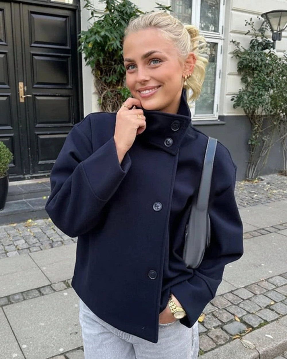 Nina Kurzer Mantel Stehkragen Knöpfe