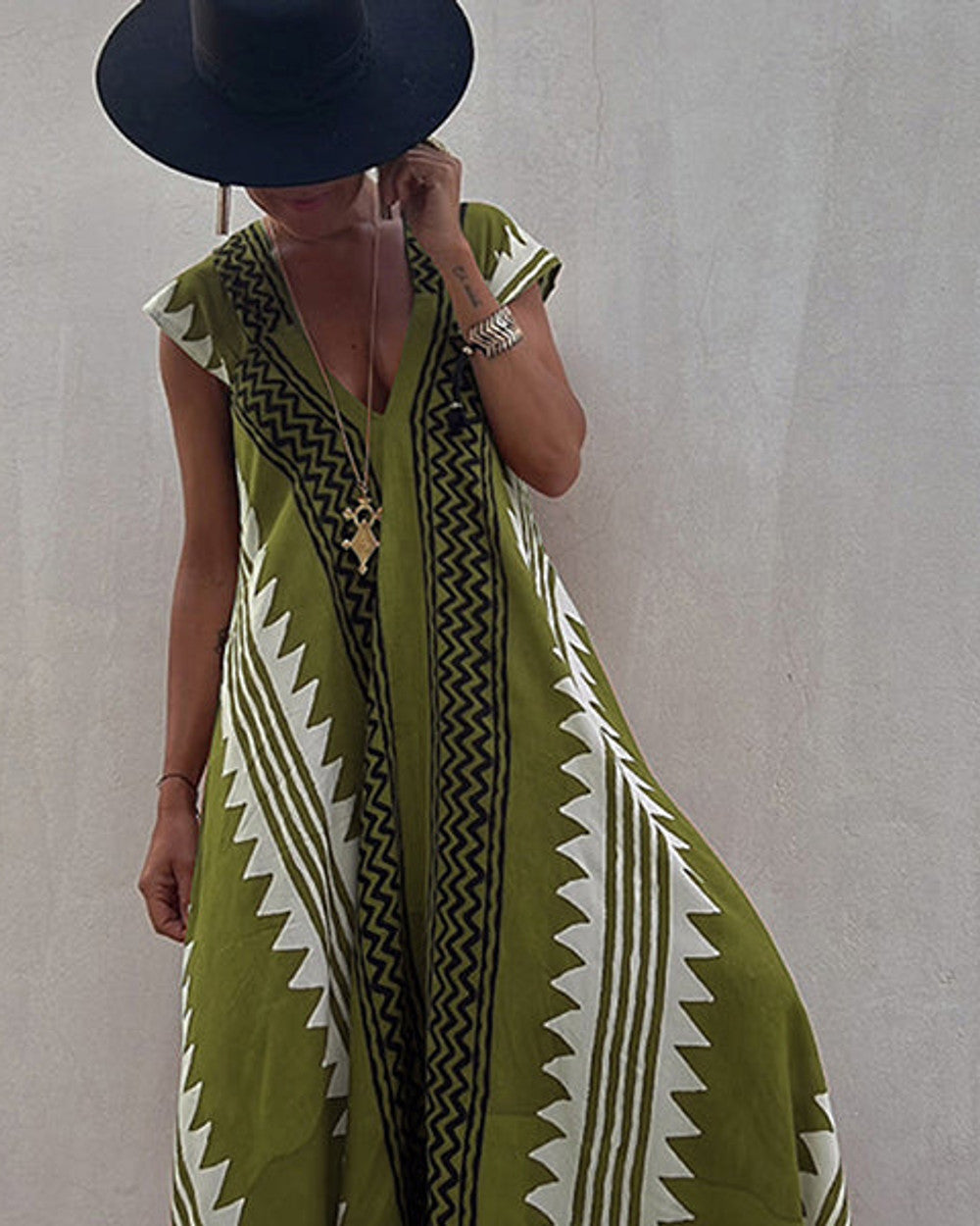 Lena Langes Strandkleid mit Ethno-Muster