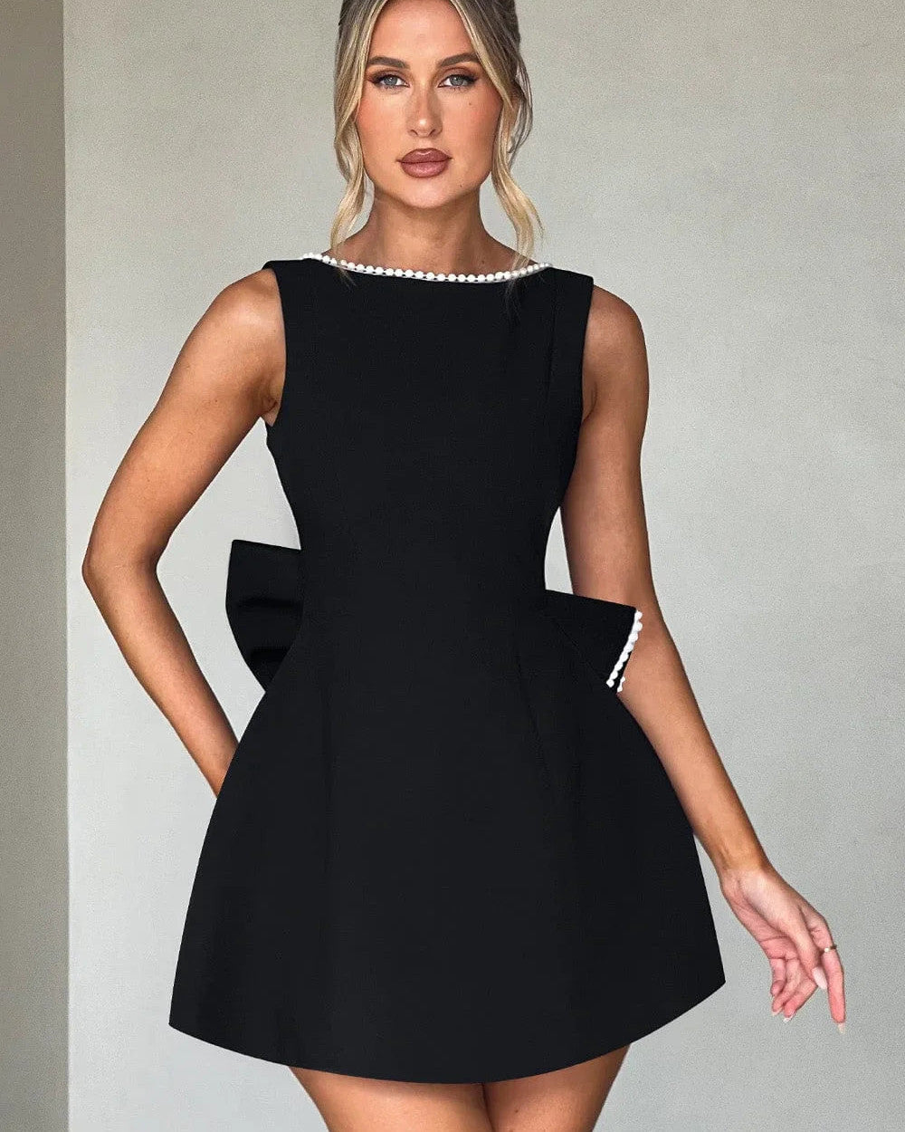 Lena Kurzes Kleid Schleife Rücken