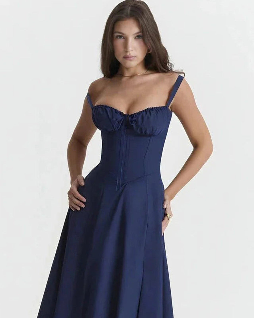 Linsay Elegantes Schnürkleid mit Schlitz