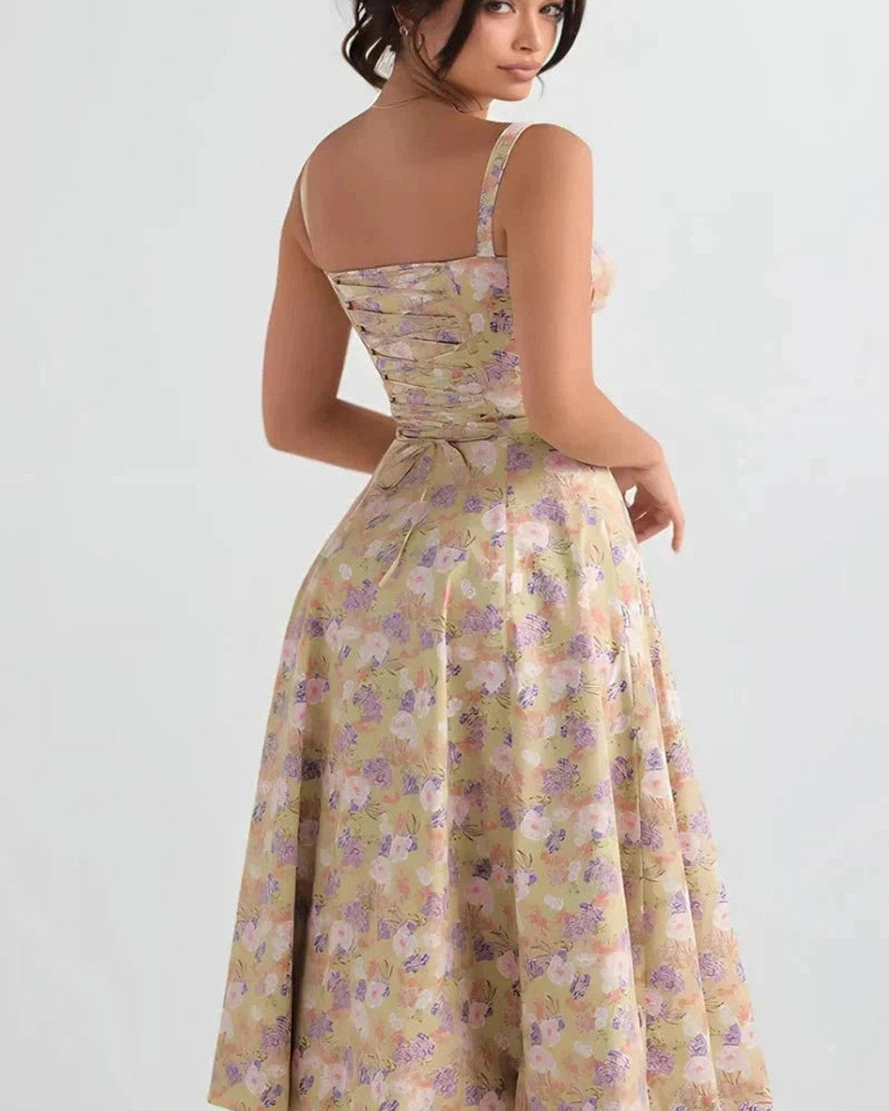 Linsay Elegantes Schnürkleid mit Schlitz