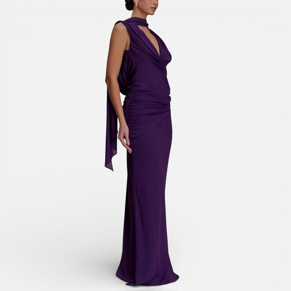 Langes Abendkleid mit tiefem Rückenausschnitt und Drapierung