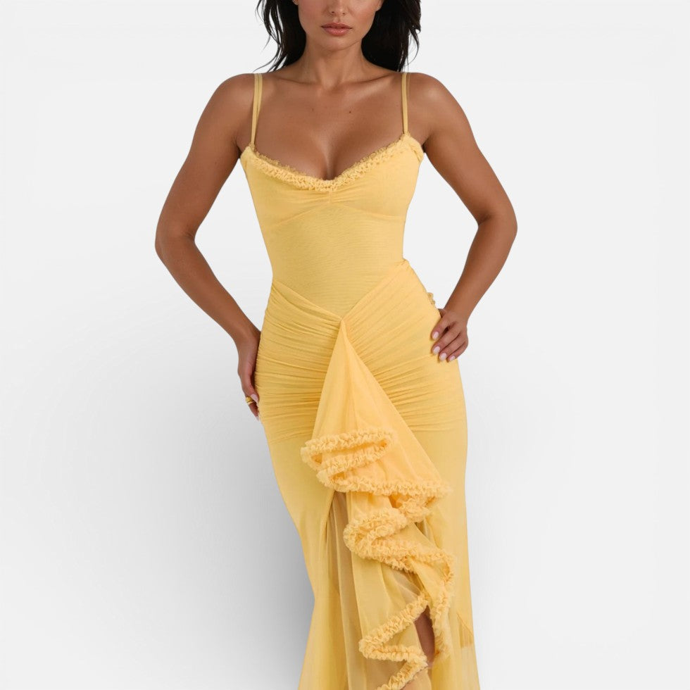 Langes Kleid mit Rüschen und Spaghettiträgern