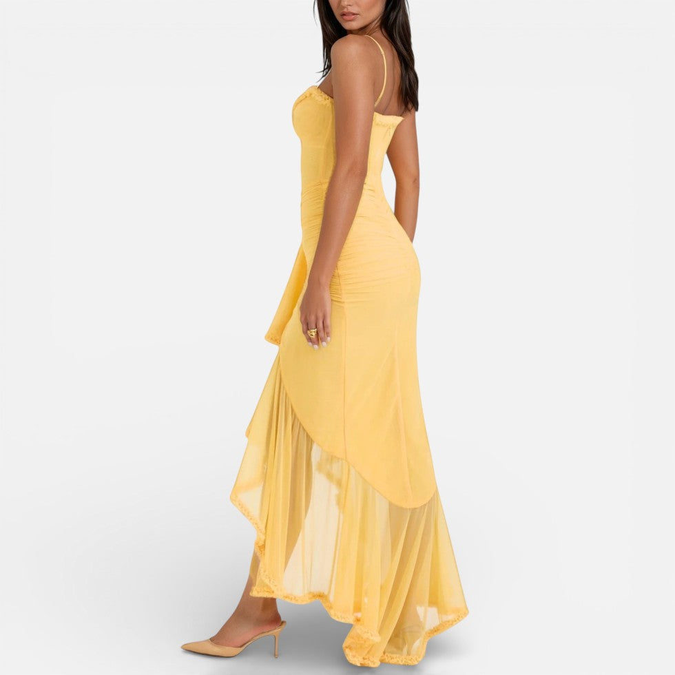 Langes Kleid mit Rüschen und Spaghettiträgern