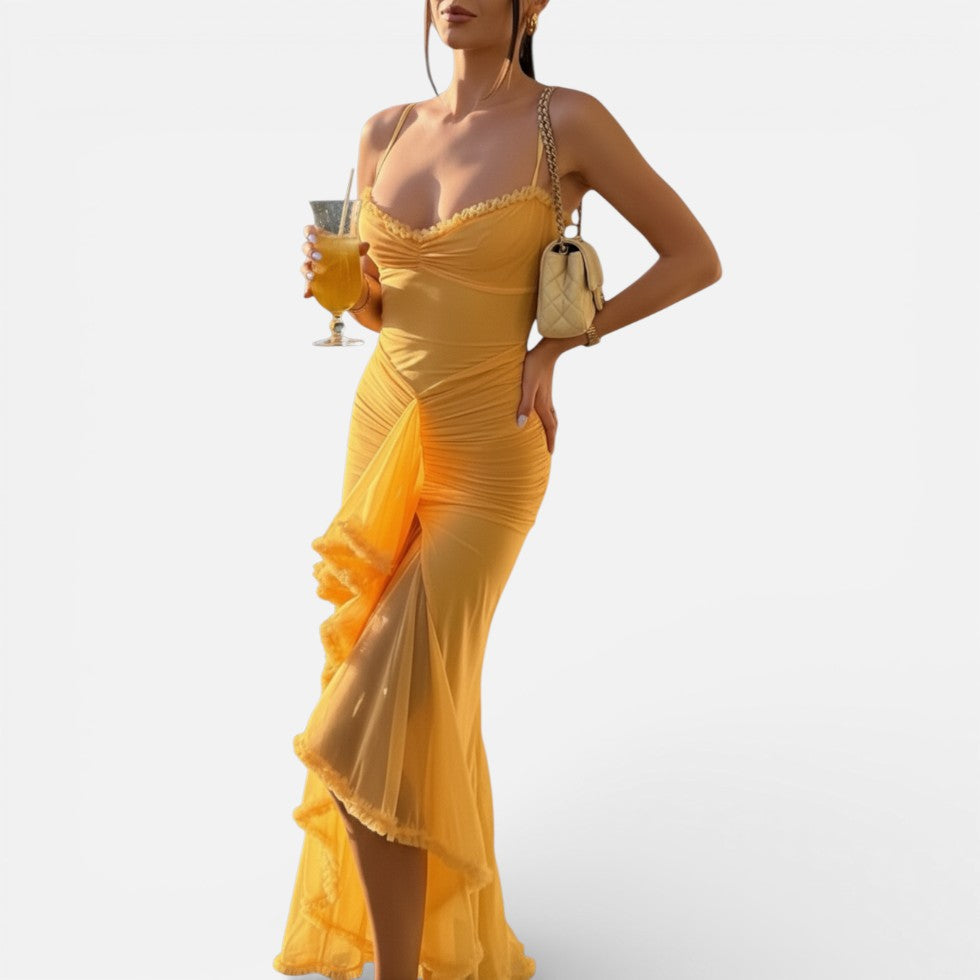 Langes Kleid mit Rüschen und Spaghettiträgern