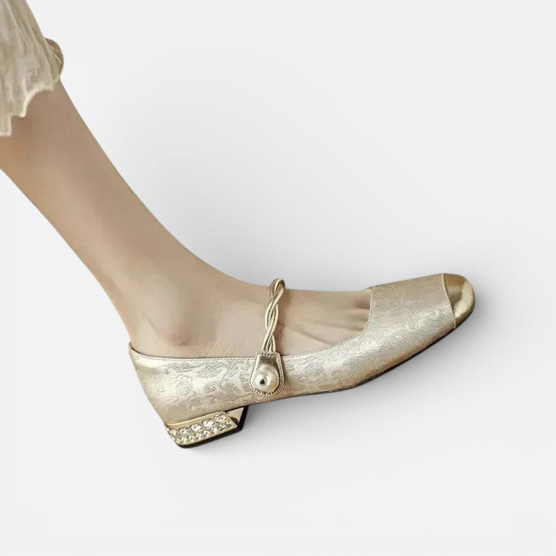 Orthopädische Damen Ballerinas mit Knöchelriemen und Absatz