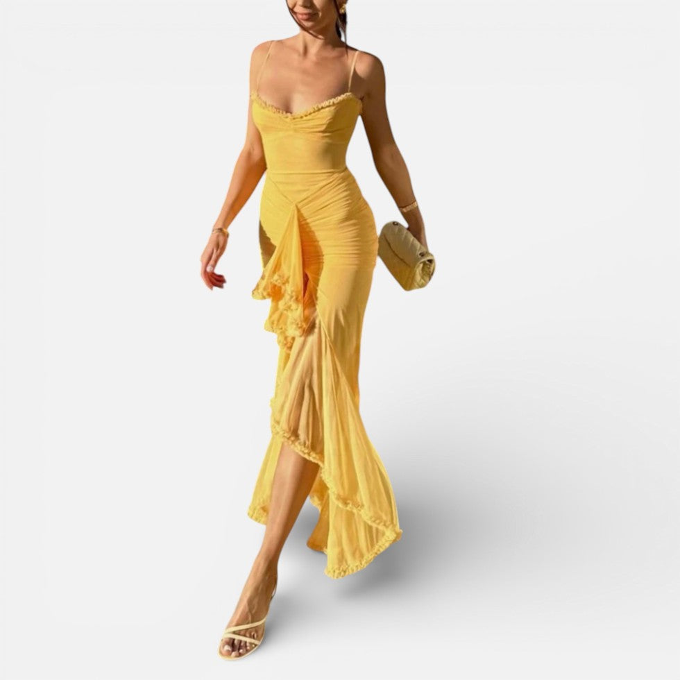 Langes Kleid mit Rüschen und Spaghettiträgern