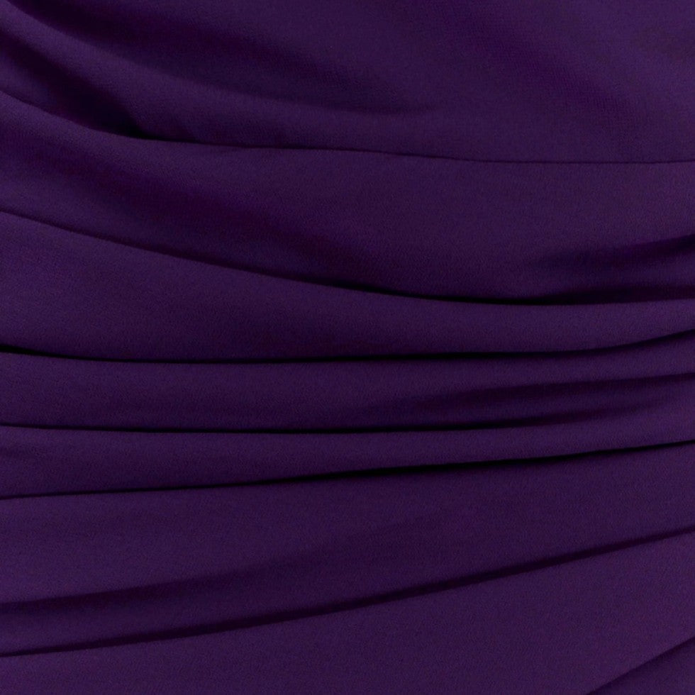 Langes Abendkleid mit tiefem Rückenausschnitt und Drapierung