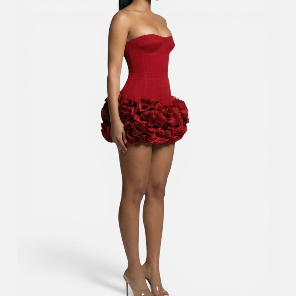 Trägerloses Minikleid mit Korsett und Volantrock