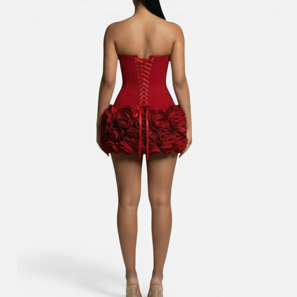 Trägerloses Minikleid mit Korsett und Volantrock