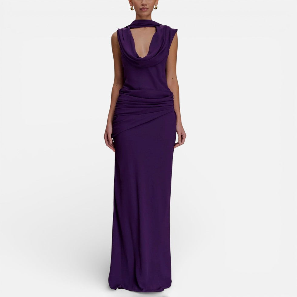 Langes Abendkleid mit tiefem Rückenausschnitt und Drapierung