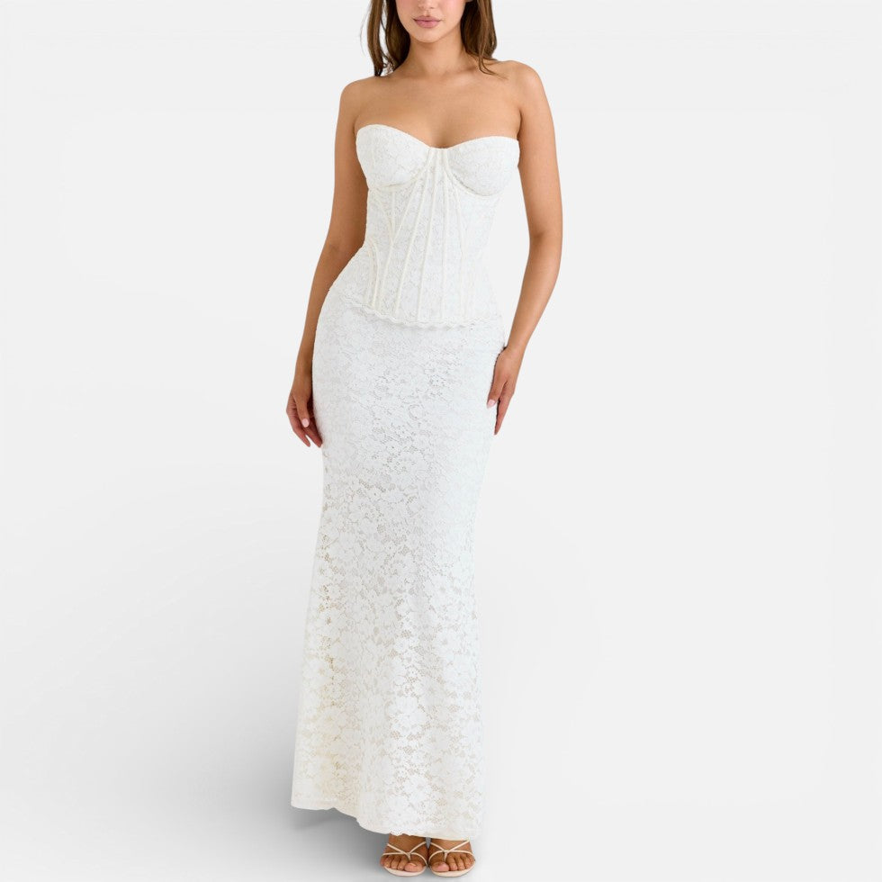 Langes Spitzenkleid mit trägerlosem Korsettoberteil