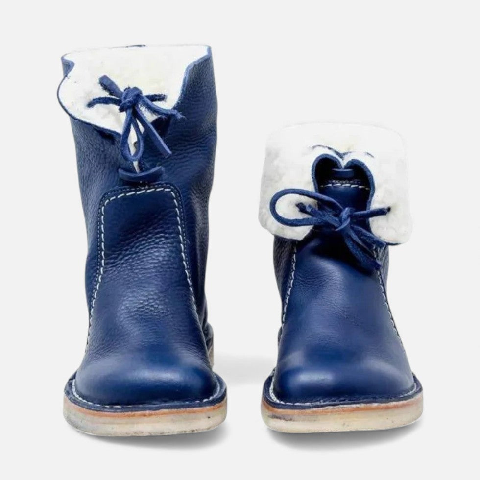Gefütterte Damenstiefel mit Schnürung und Umschlag