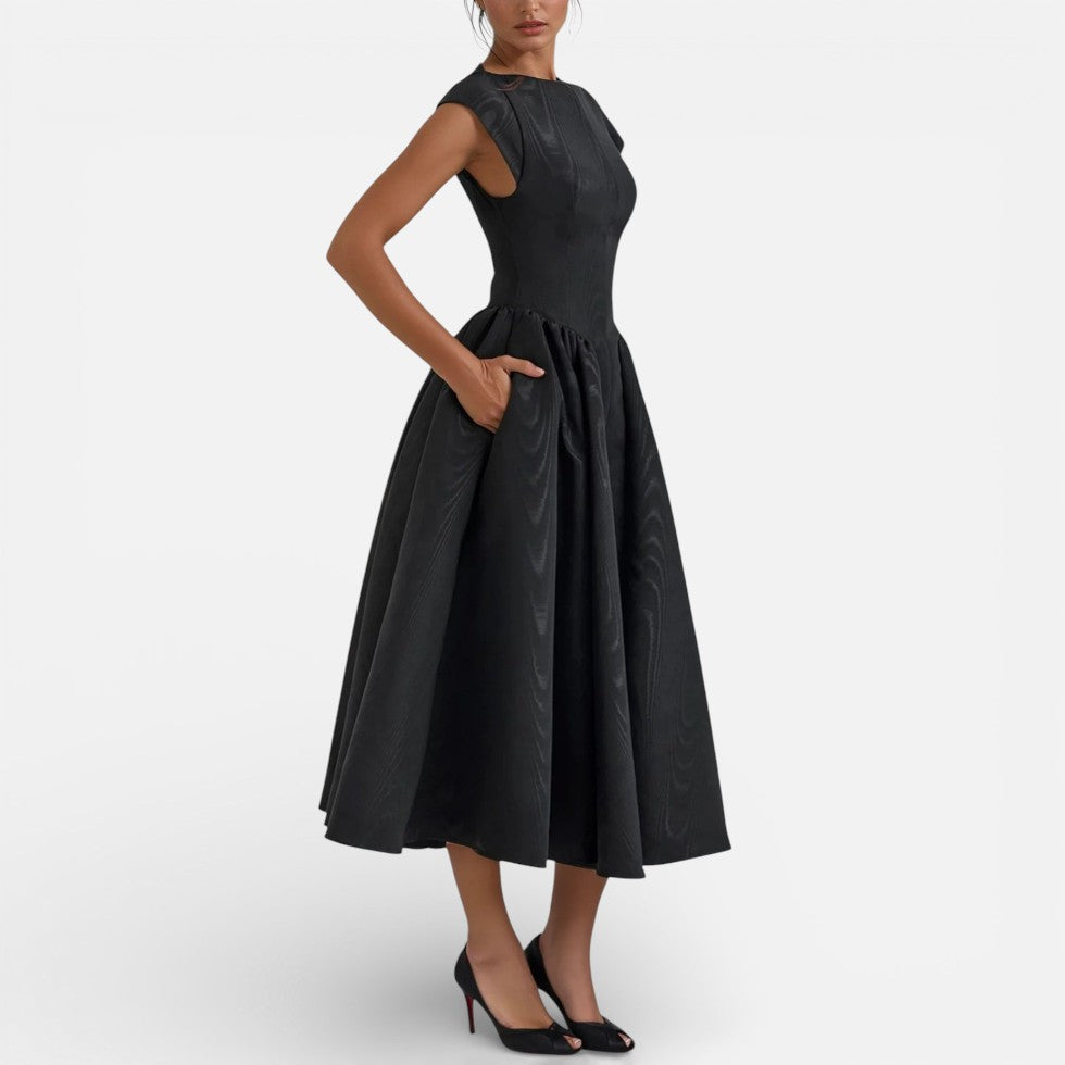 Midikleid mit offenem Rücken und ausgestelltem Rock