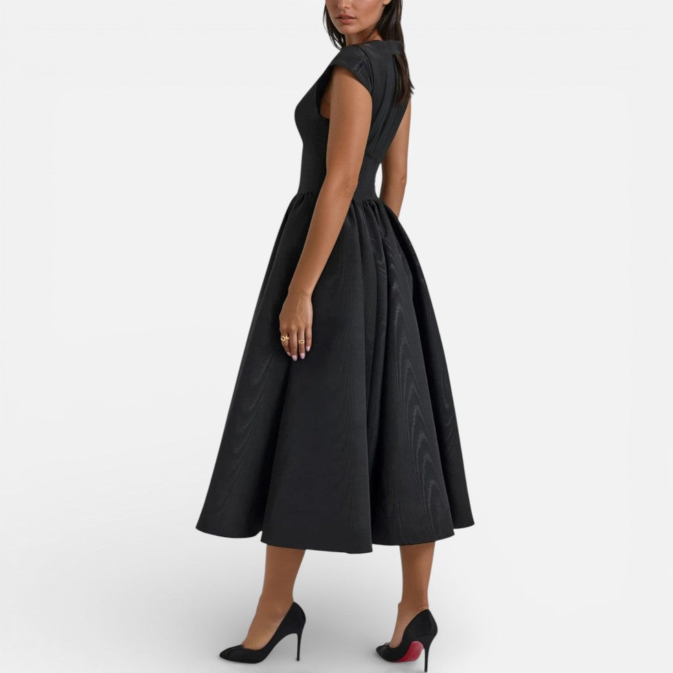 Midikleid mit offenem Rücken und ausgestelltem Rock