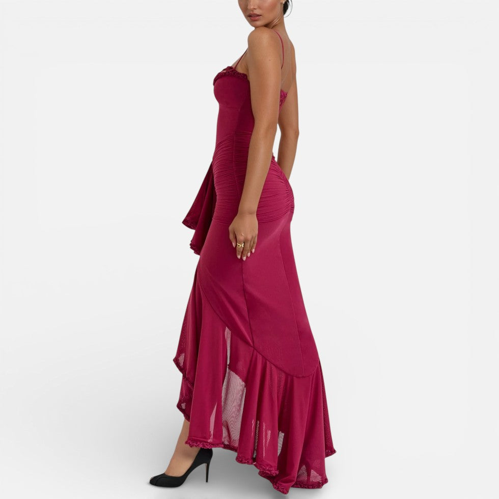 Langes Kleid mit Rüschen und schmalen Trägern
