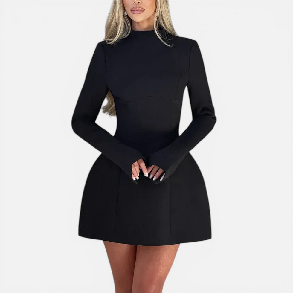 Minikleid mit langen Ärmeln und offenem Rücken