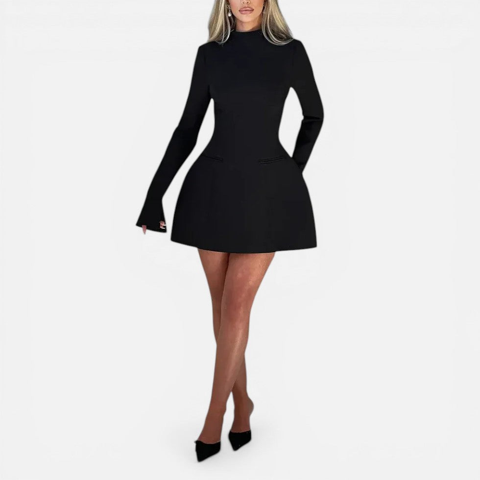 Minikleid mit langen Ärmeln und offenem Rücken