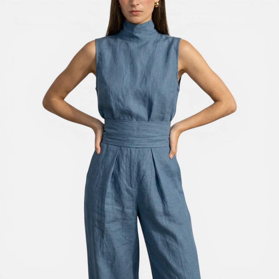 Ärmelloser Jumpsuit mit weitem Bein und Stehkragen