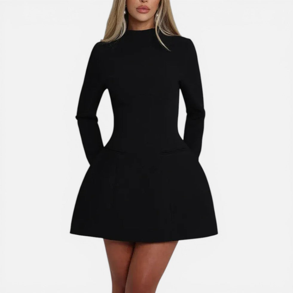 Minikleid mit langen Ärmeln und offenem Rücken