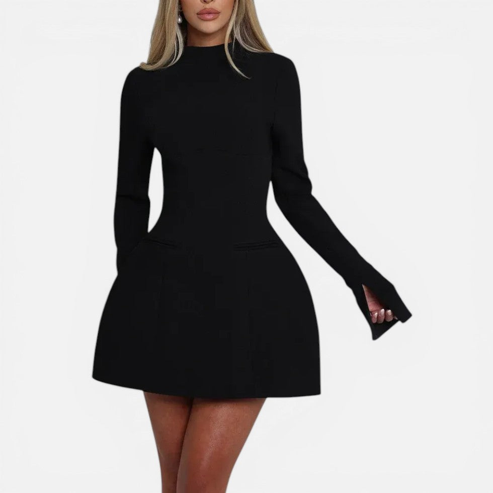 Minikleid mit langen Ärmeln und offenem Rücken