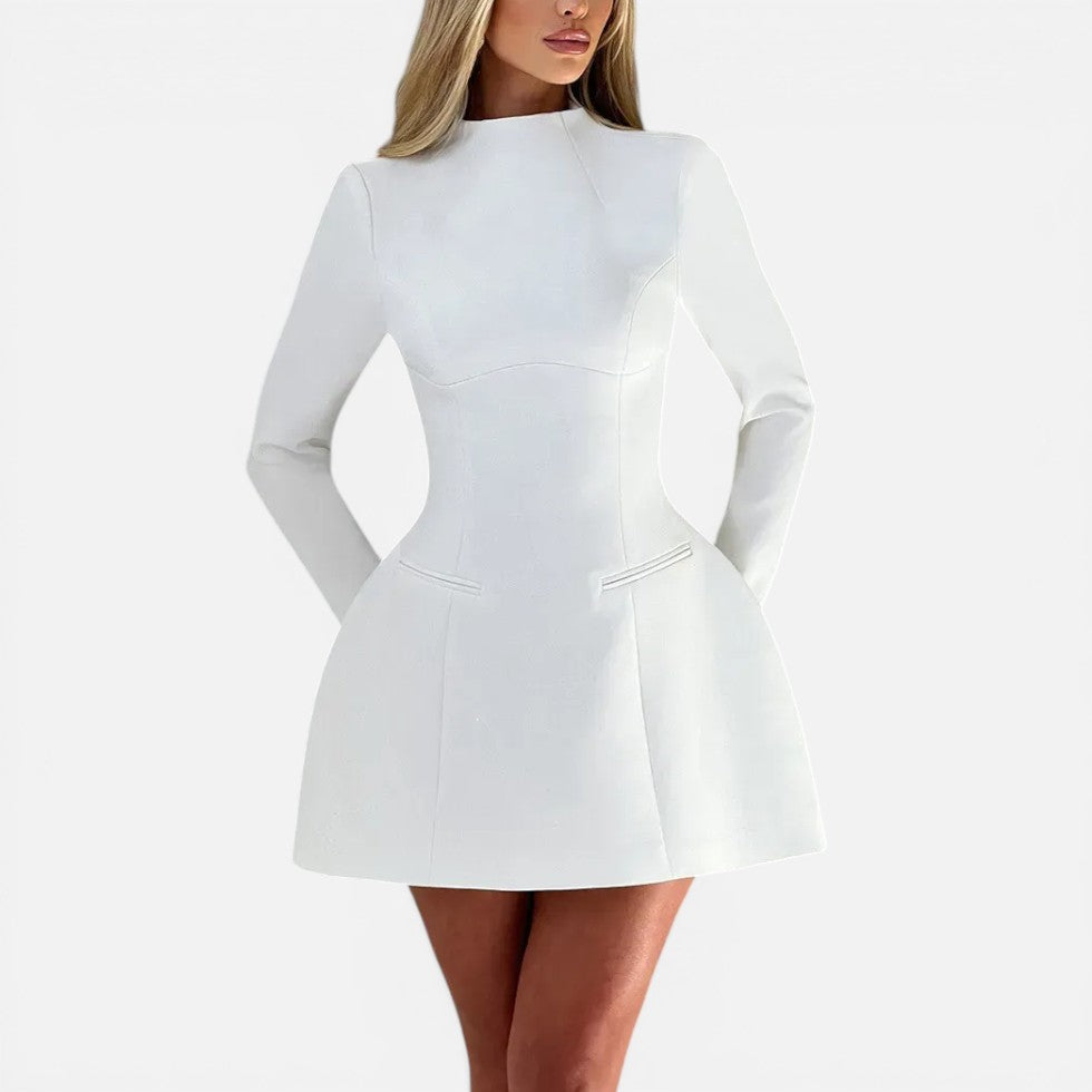 Minikleid mit langen Ärmeln und offenem Rücken