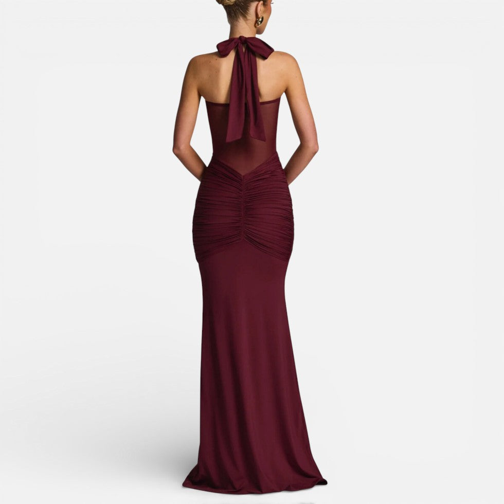 Langes Abendkleid mit Neckholder und Drapierung