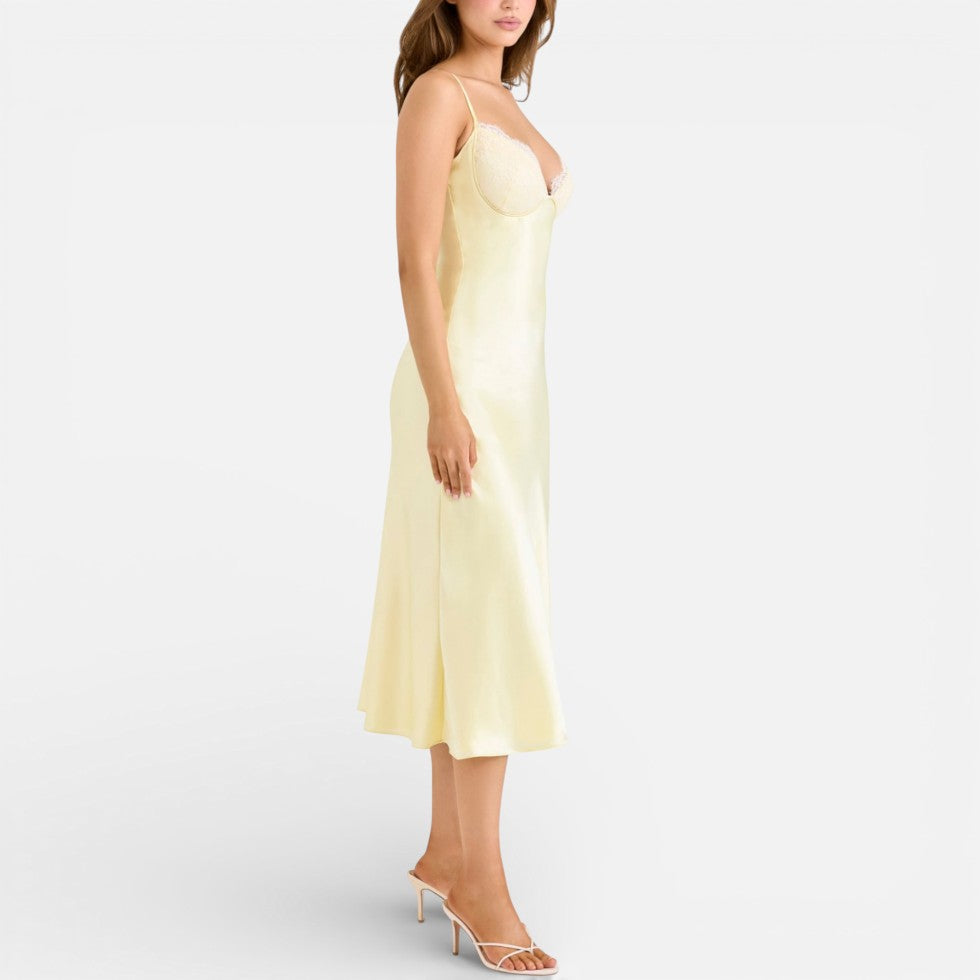 Satiniertes Midikleid mit Spitzenbesatz und Spaghettiträgern
