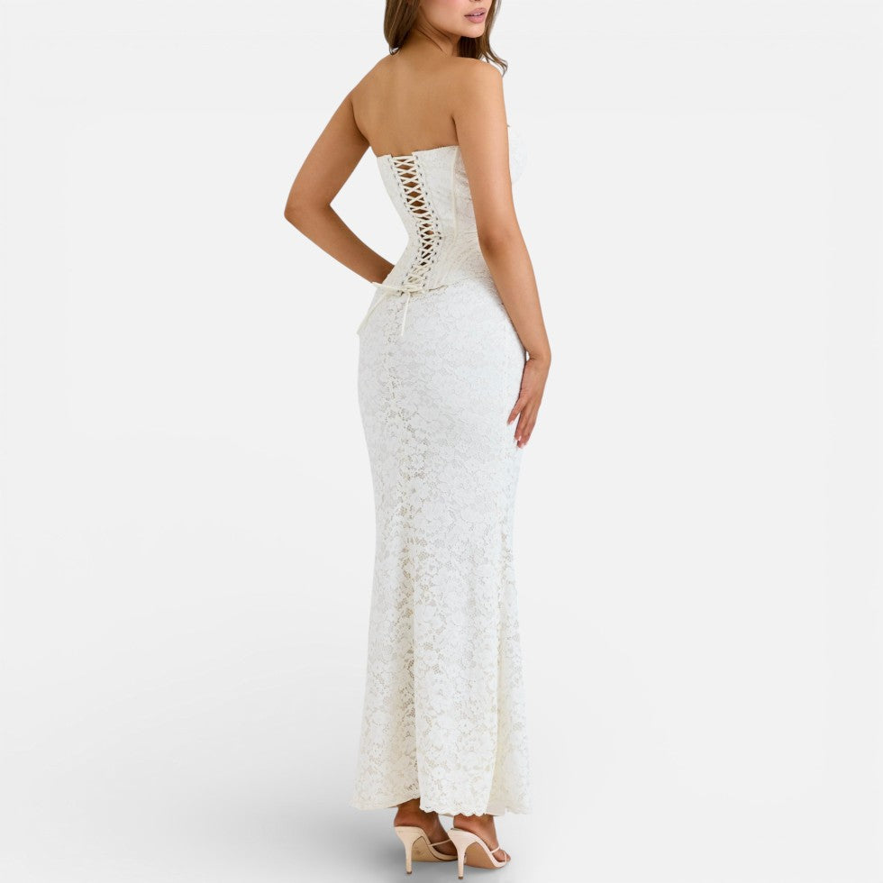 Langes Spitzenkleid mit trägerlosem Korsettoberteil