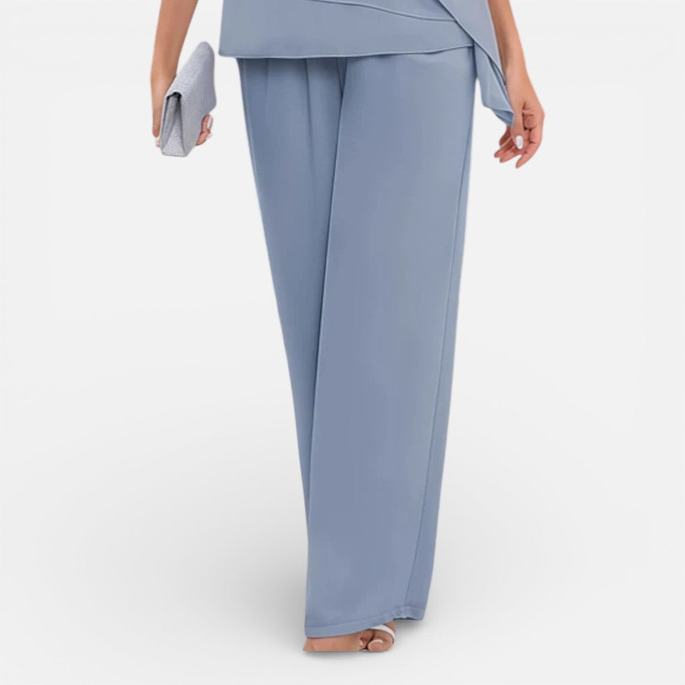Eleganter Damen Hosenanzug mit fließender Bluse und weiter Hose