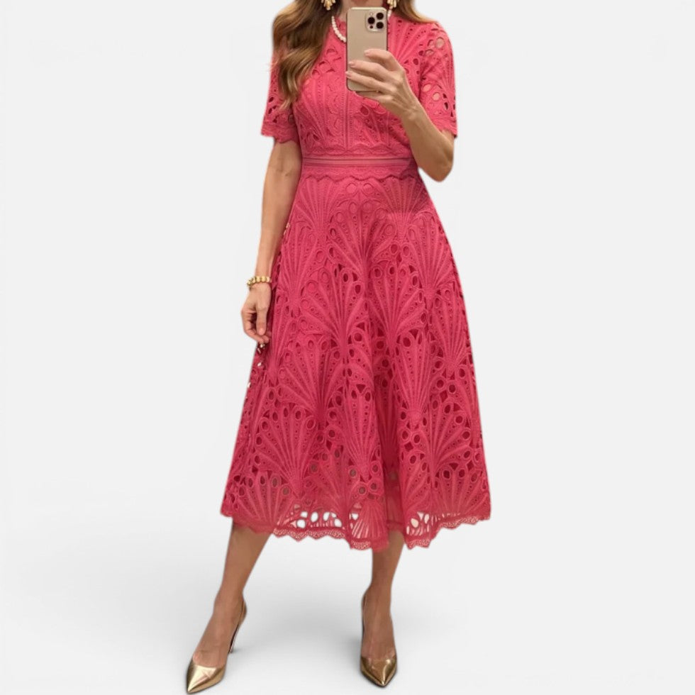 Kurzärmeliges Midikleid mit Spitze und Stehkragen