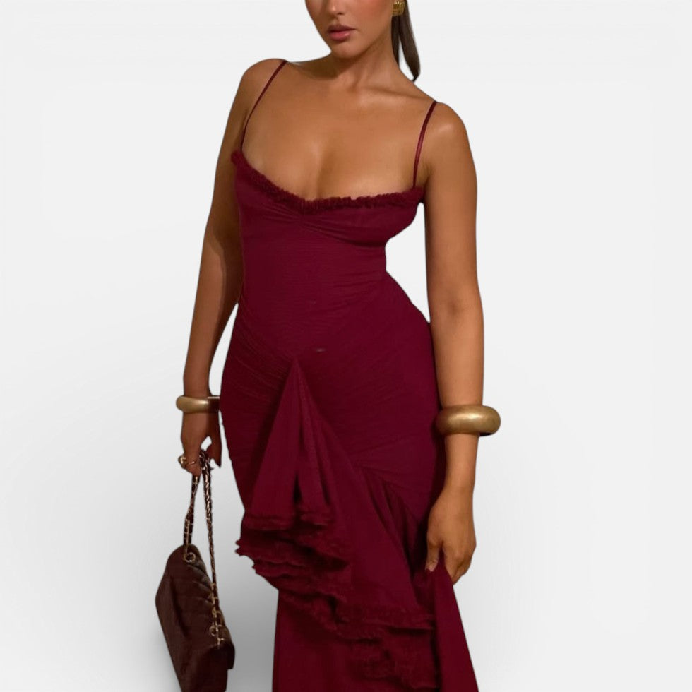 Langes Kleid mit Rüschen und schmalen Trägern