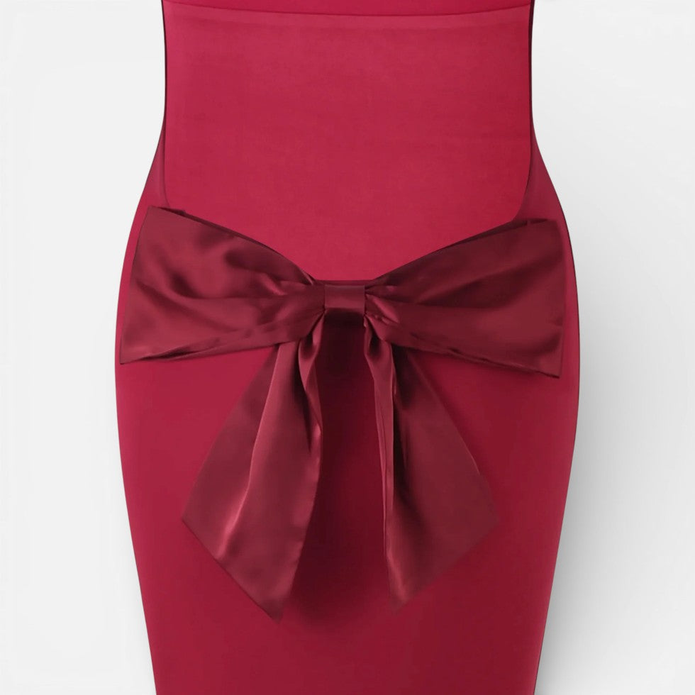 Langes Abendkleid mit Herzausschnitt und Schleife