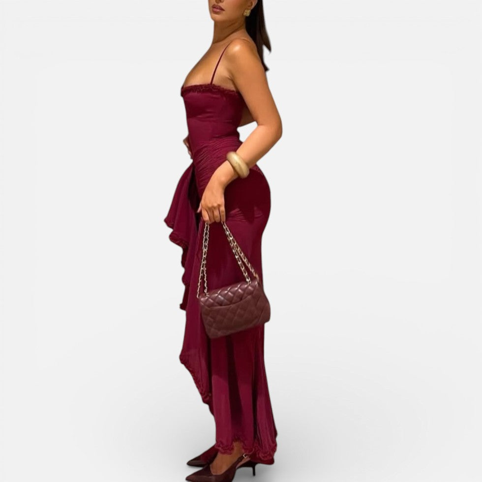 Langes Kleid mit Rüschen und schmalen Trägern