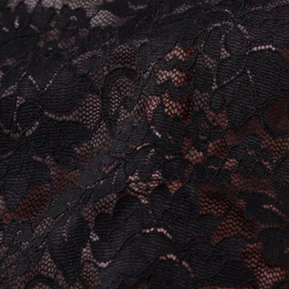 Langes Spitzenkleid mit Neckholder und Rückenschlitz