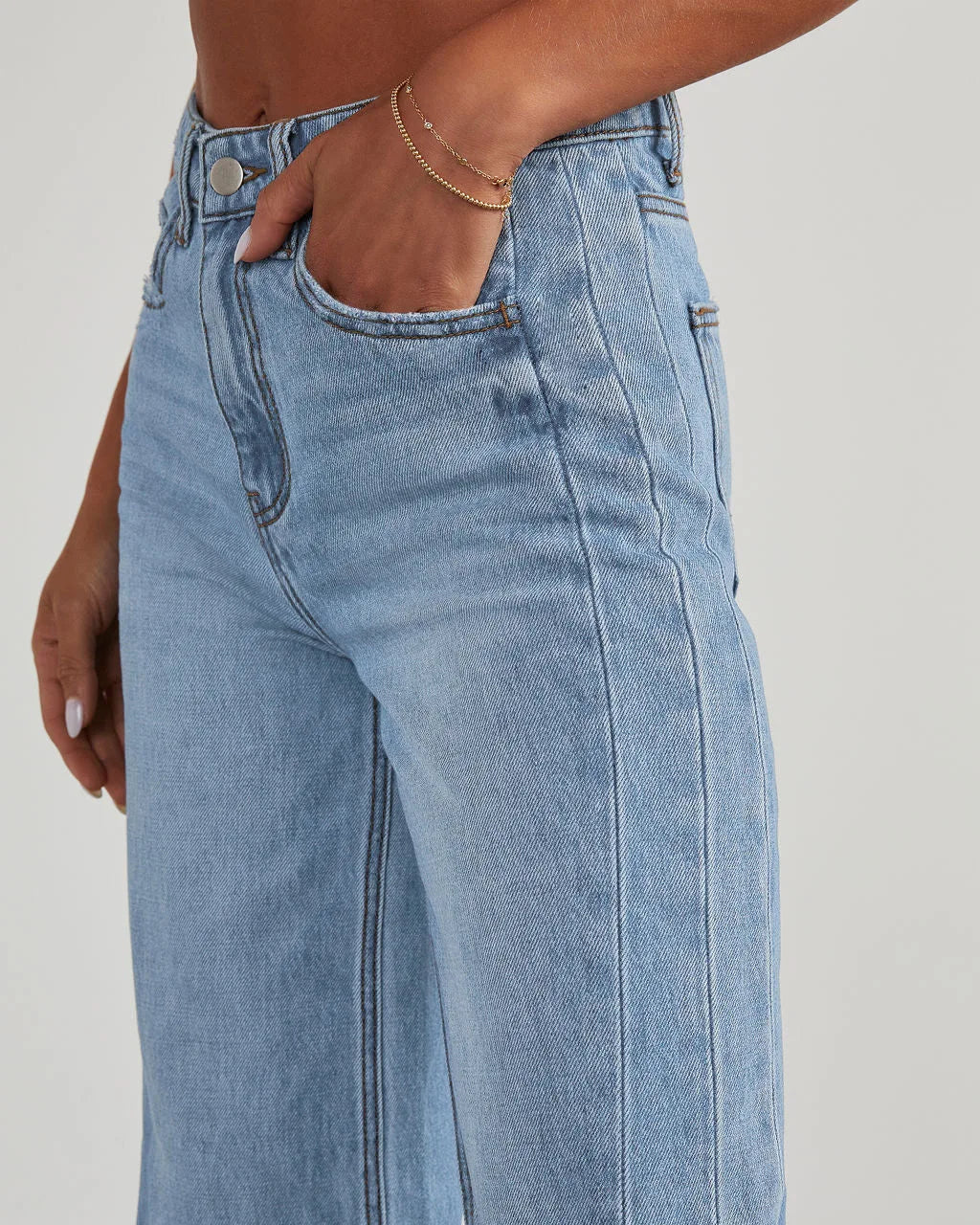 Alina | in Grau mit Raw-Hem Jeans