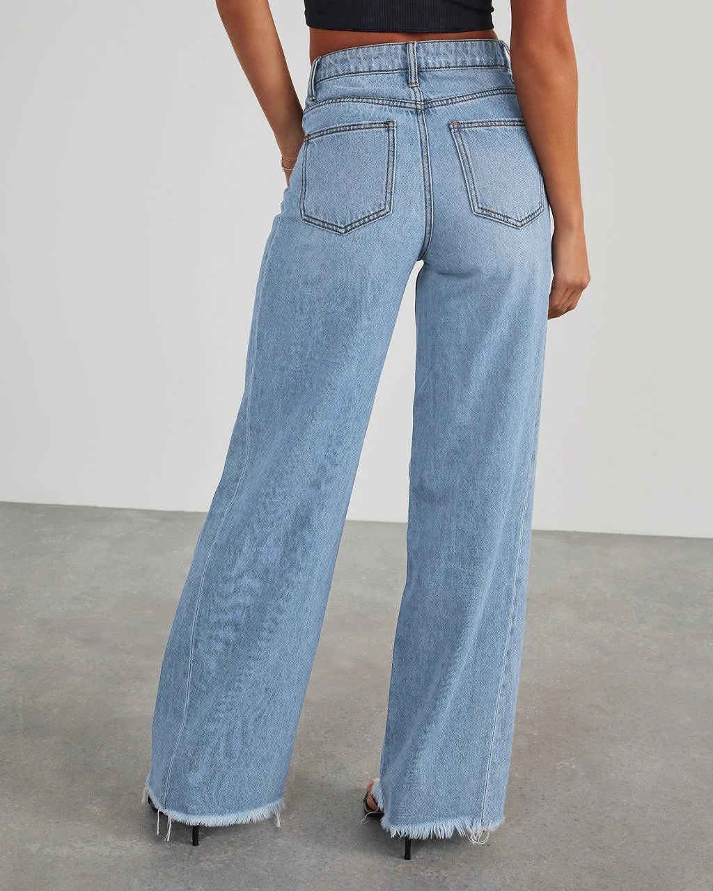 Alina | in Grau mit Raw-Hem Jeans