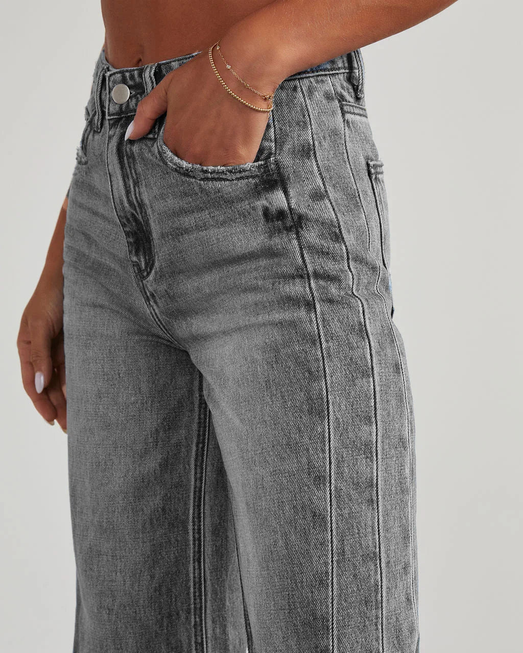Alina | in Grau mit Raw-Hem Jeans