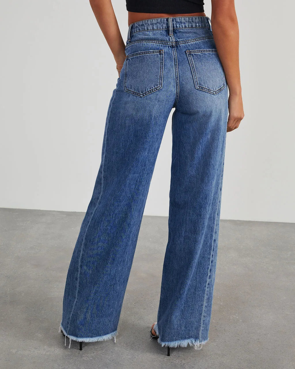 Alina | in Grau mit Raw-Hem Jeans