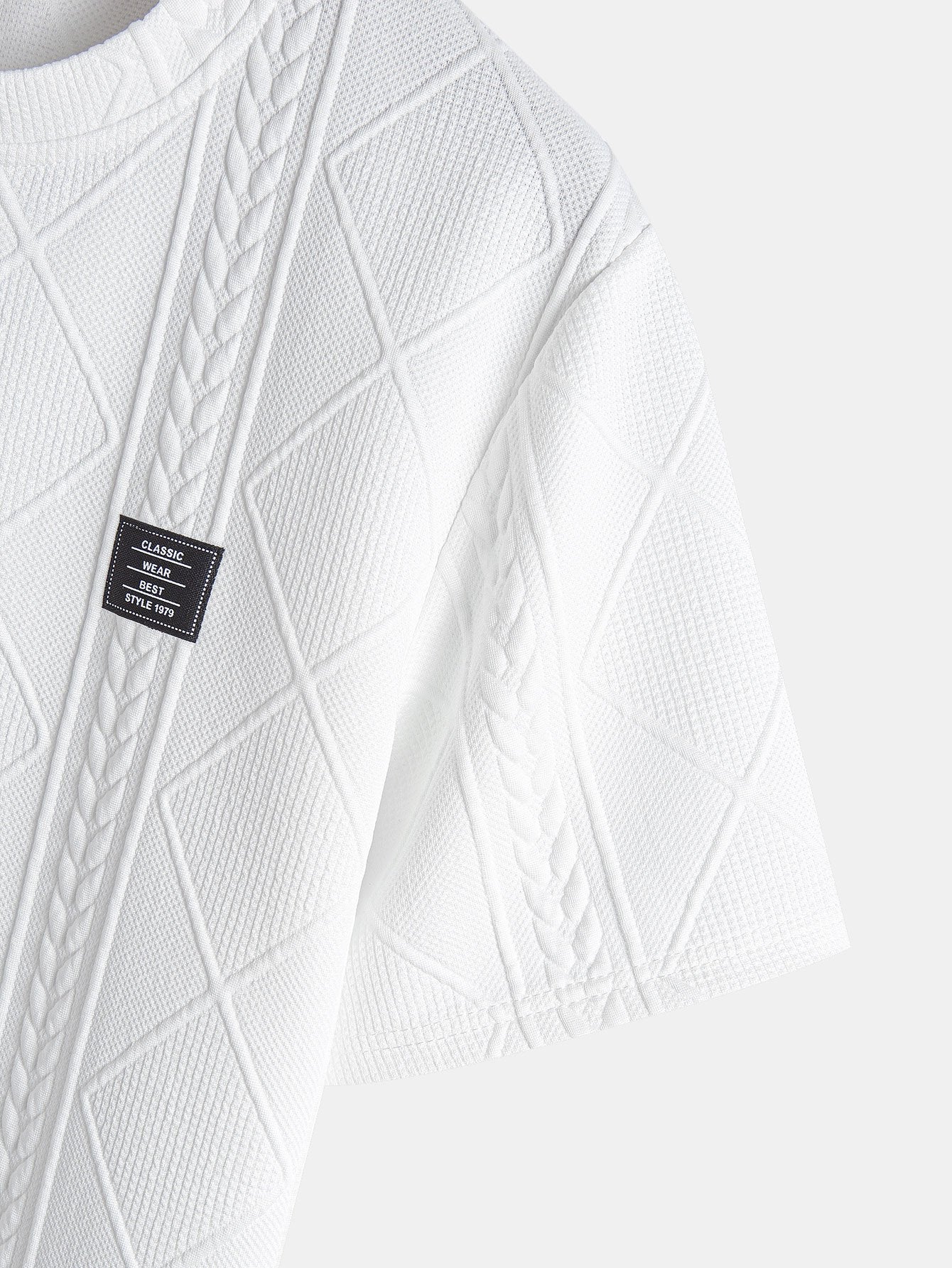 Kurzärmeliges geometrisches Jacquard-T-Shirt mit abgerundetem Saum & Shorts