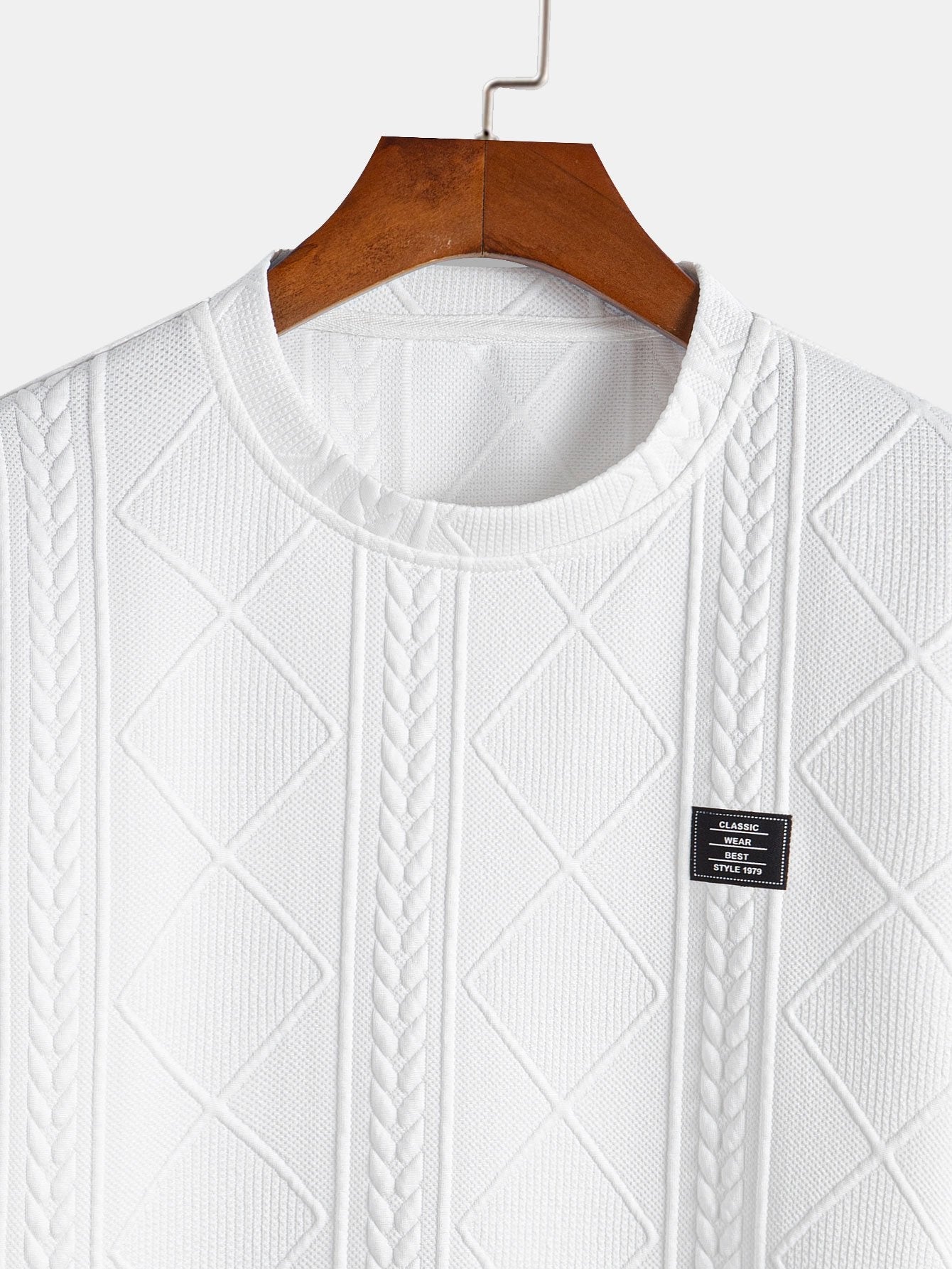 Kurzärmeliges geometrisches Jacquard-T-Shirt mit abgerundetem Saum & Shorts